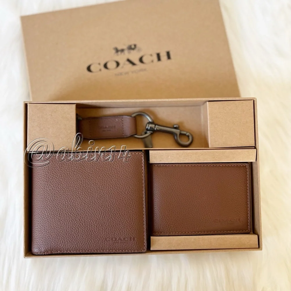 New in Box Coach Boxed 3 in 1 Leather Wallet Key Fob Set in a Gift Box